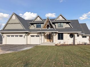 785 Wentworth Ave, Mendota Heights, MN 55118