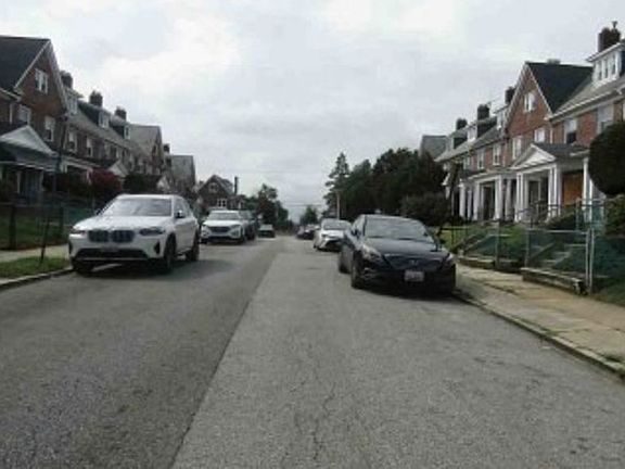 Exterior Neighborhood (street photo)