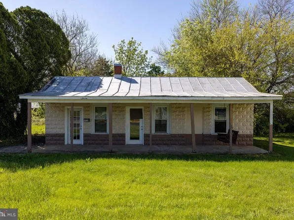 918 E Main St, Luray, VA 22835
