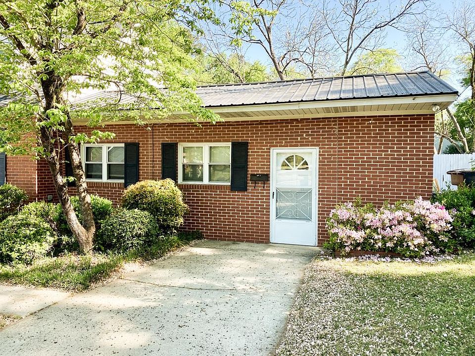 Front door to apartment with independent driveway.