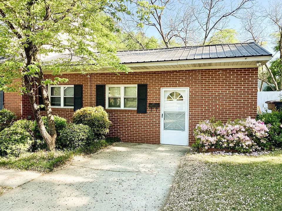 Front door to apartment with independent driveway.