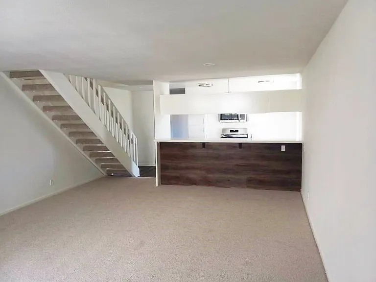 1414 Greenfield Apartments — Photo 14
