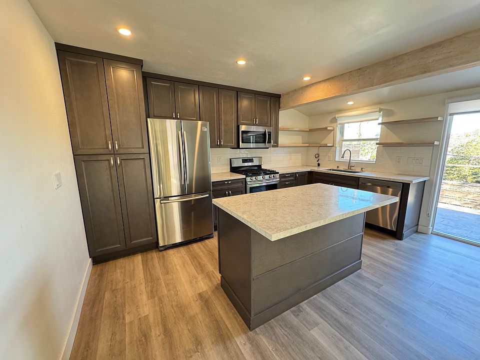 1st image of 8227 Vista Dr