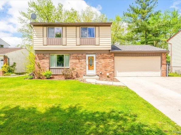30218 Dover St, Flat Rock, MI 48134