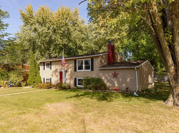 302 8th Ave NW, Kasson, MN 55944