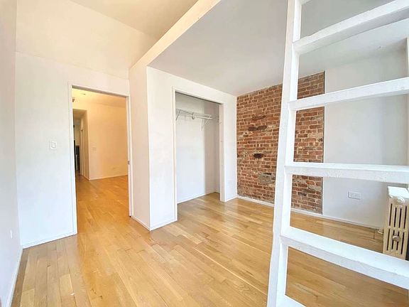 4th image of 410 W 36th St APT 5FW