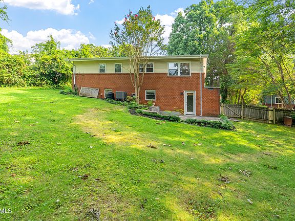 5th image of 3108 NE Chantilly Dr