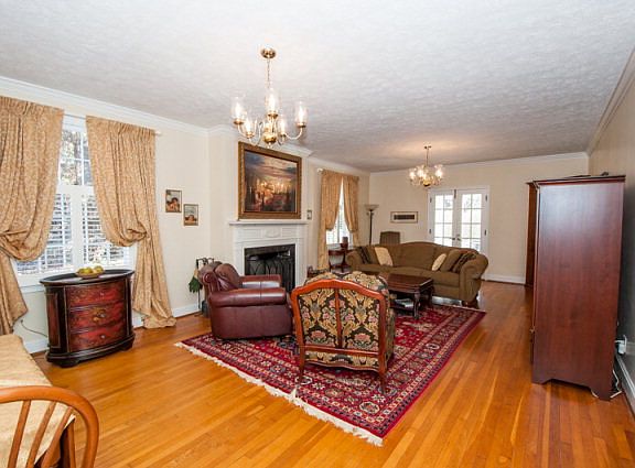 5th image of 2842 Circle Dr