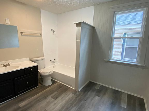 2nd fl ginormous 1 bed 1 bath