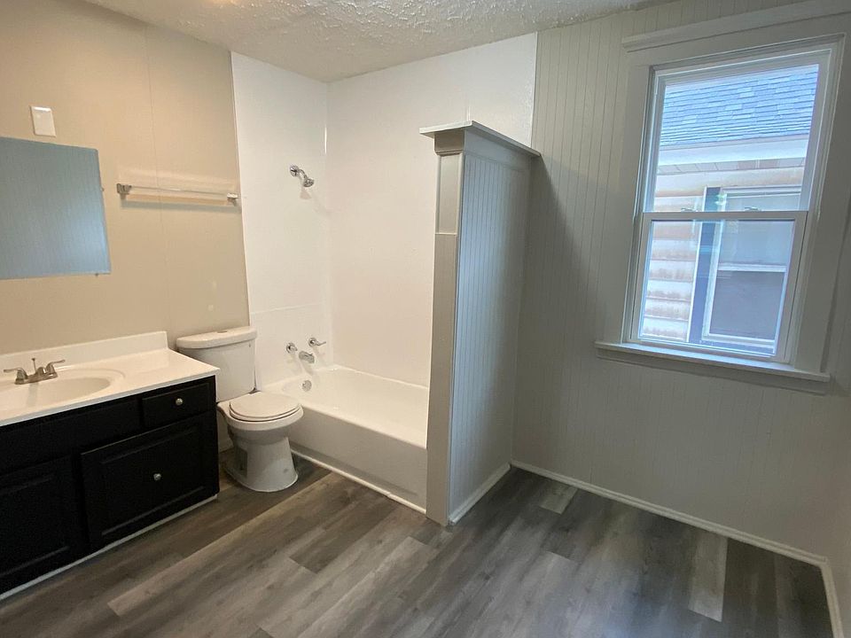 2nd fl ginormous 1 bed 1 bath