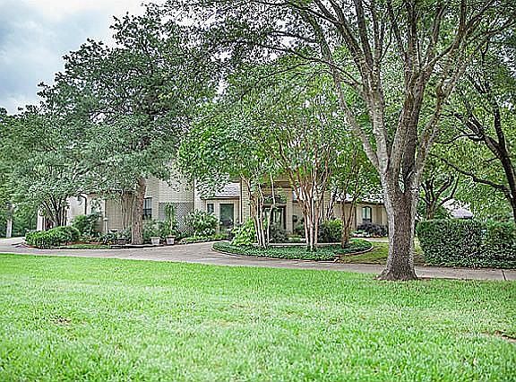 2nd image of 3701 Red Oak Dr