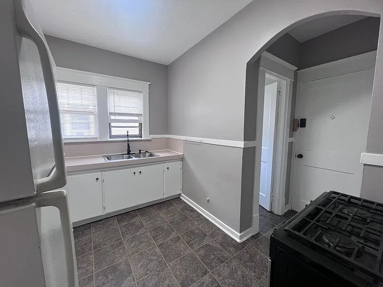 317 Pine Ave NW — Photo 9