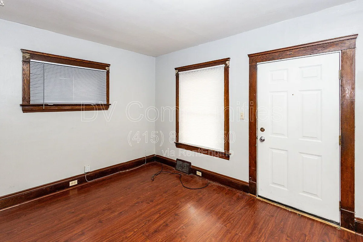 Building Photo - 3131 W 58th St