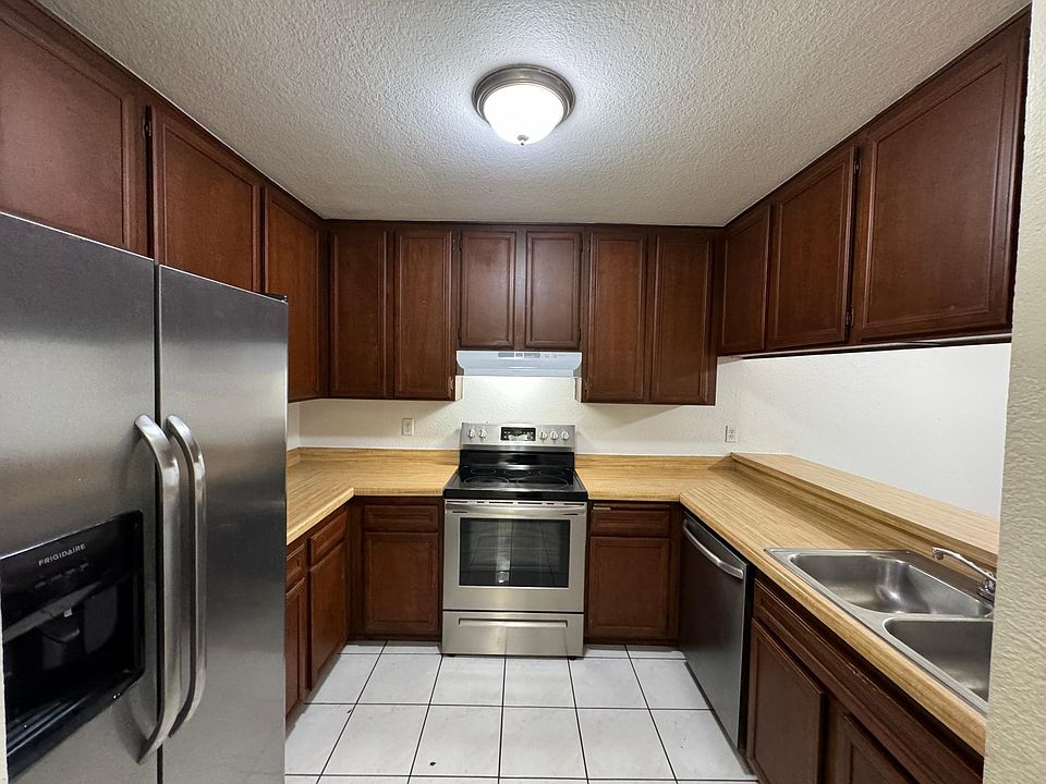 1st image of 2865 47th St