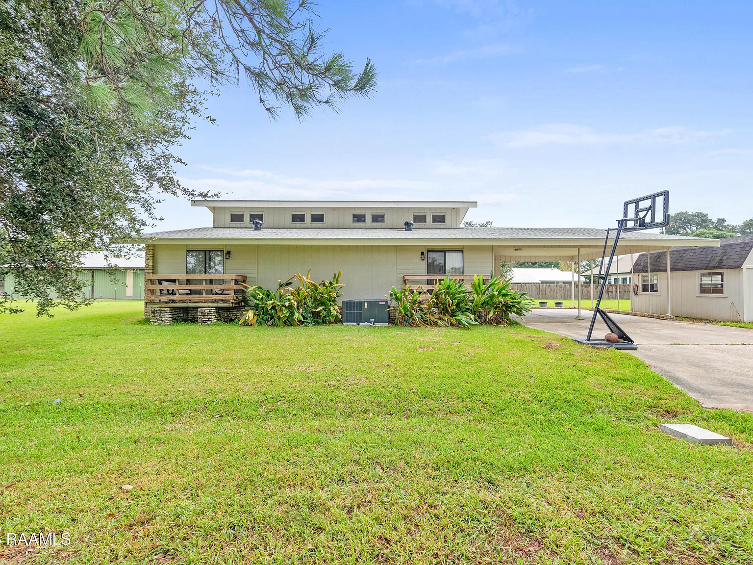 3 bed, 3.5 bath, 1870 sqft, $2,500 — Photo 4