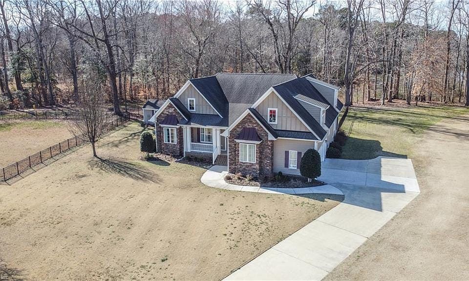 1st image of 303 Bridlewood Ln