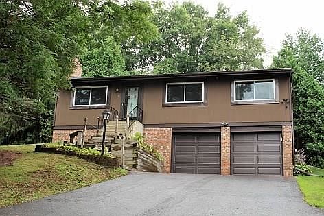 1st image of 15 Debran Dr