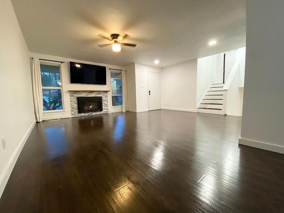 1st image of 8389 Hickory Pl NE