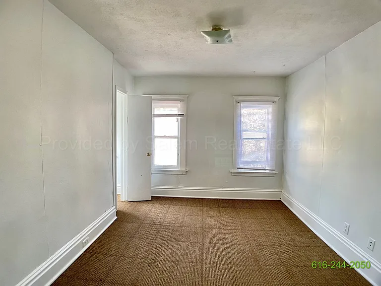 344 - 346 Diamond Ave SE — Photo 6