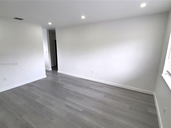 215 Zamora Ave #10