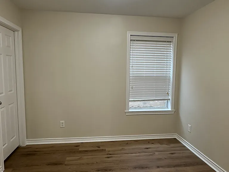 9000 Eastwood Ave — Photo 12