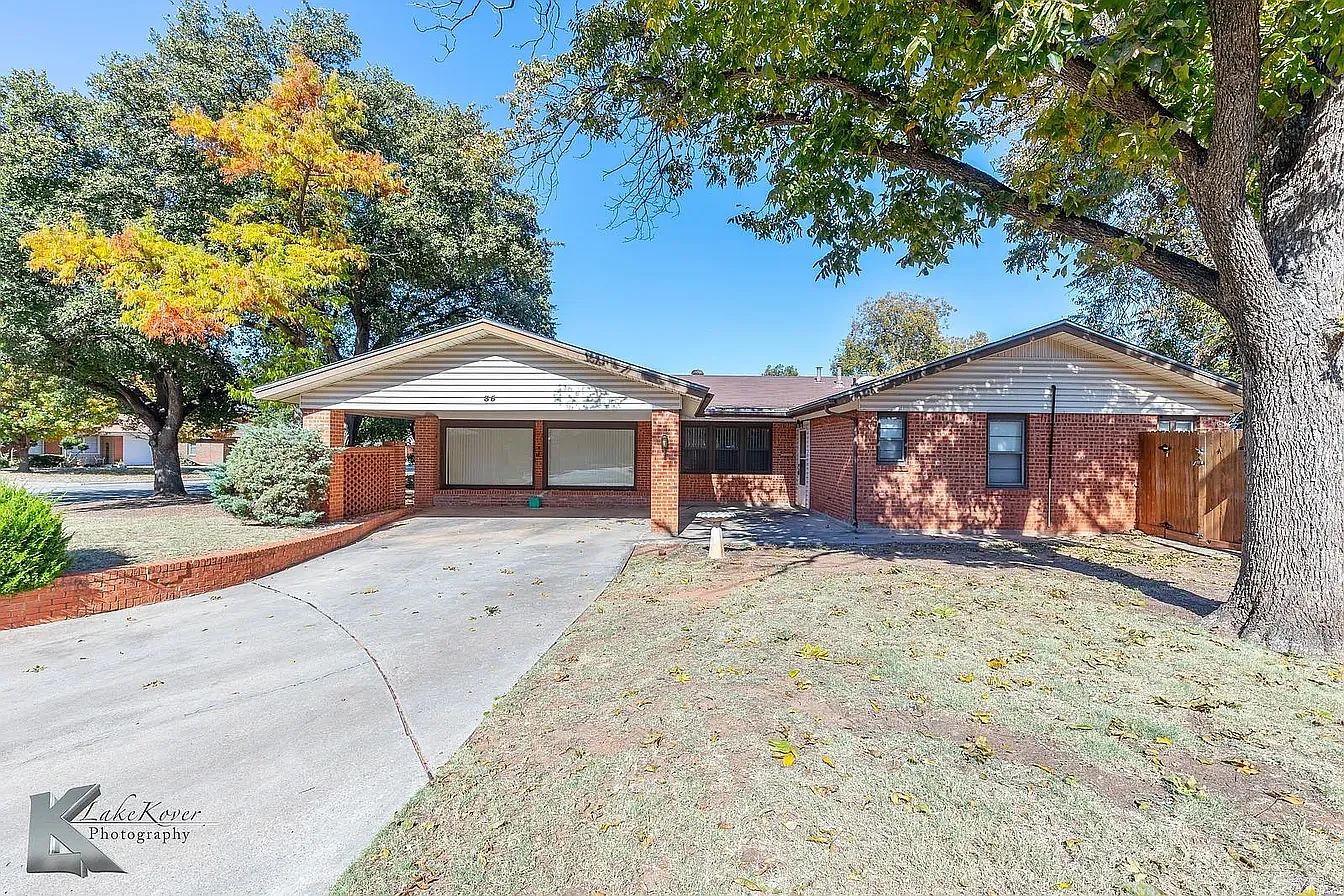 3 bed, 1.5 bath, 2085 sqft, $1,300 — Photo 1