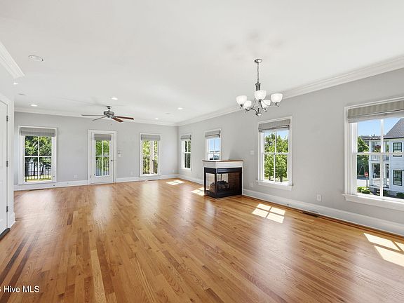 4th image of 807 E Front Street