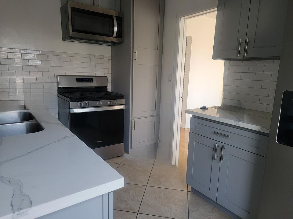 1st image of 409 E Regent St #2