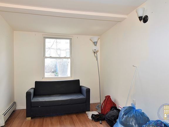 4th image of 207 Macon St #1