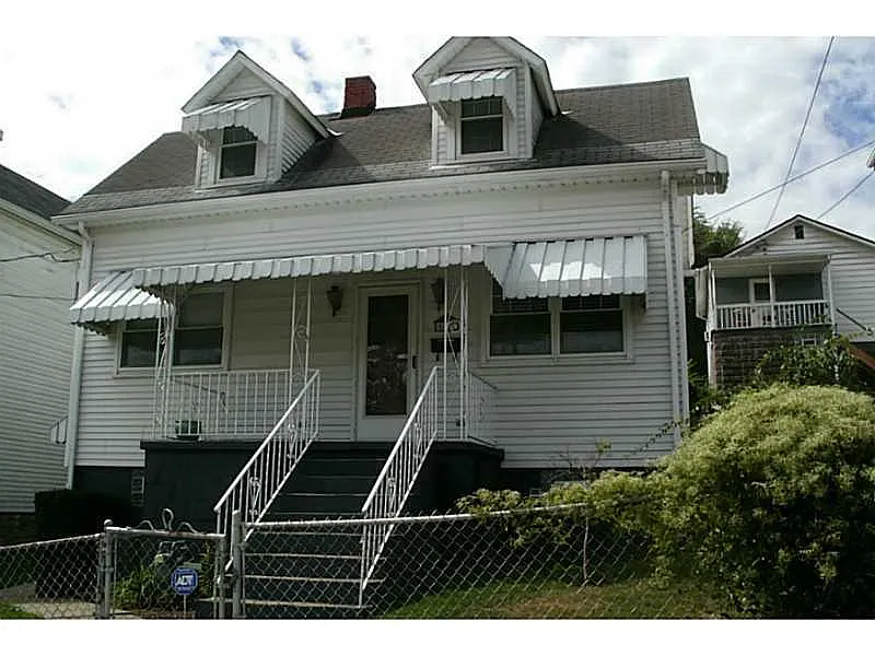 560 Isabella Ave photo 1