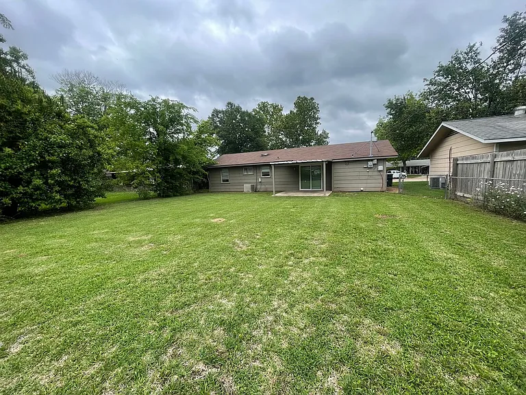 1523 Lampkin Cir — Photo 10