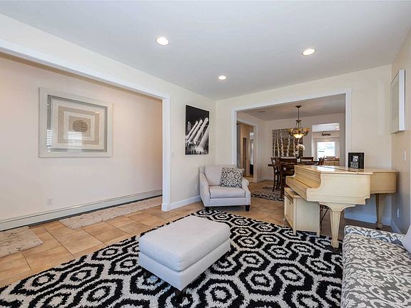 5th image of 447 E Fulton St