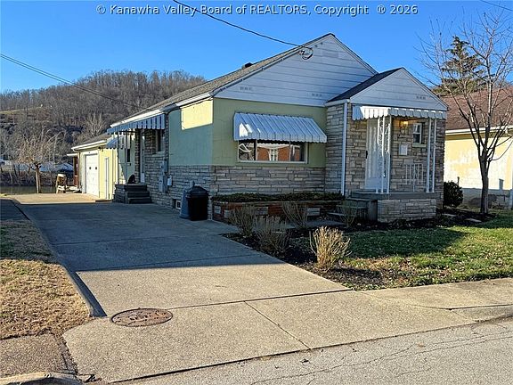 4th image of 2211 W Virginia Ave