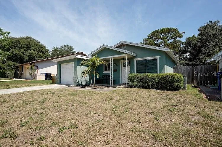 2 bed, 1.0 bath, 748 sqft, $2,450 — Photo 1