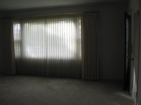 2nd image of 2037 Beverly Hill Blvd