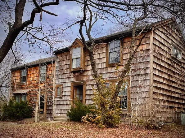 6709 Floyd St, Overland Park, KS 66204