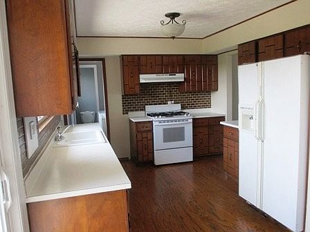 4th image of 29 E Nevada Ave