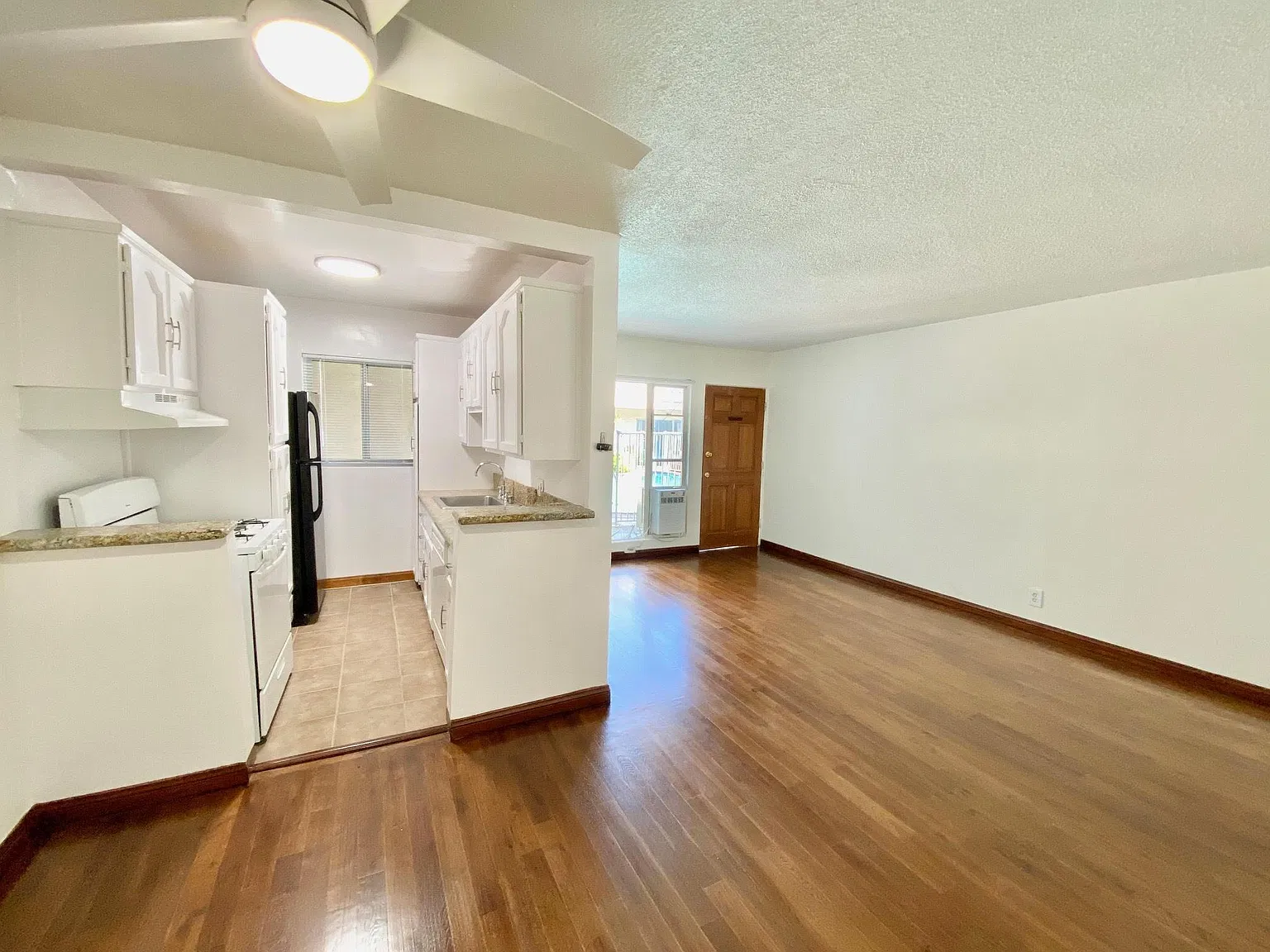 1427 N Gardner St — Photo 2