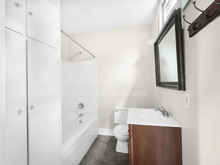 1014 Goss Ave — Photo 4