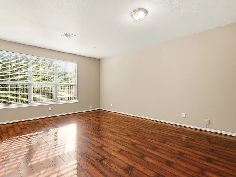 1435 Chase Ln — Photo 7