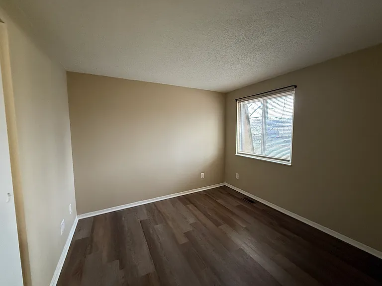 7276 Broadwyn Dr — Photo 6
