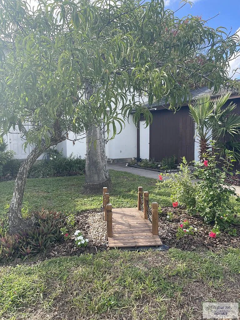 3 bed, 2.5 bath, 1474 sqft, $1,300 — Photo 2