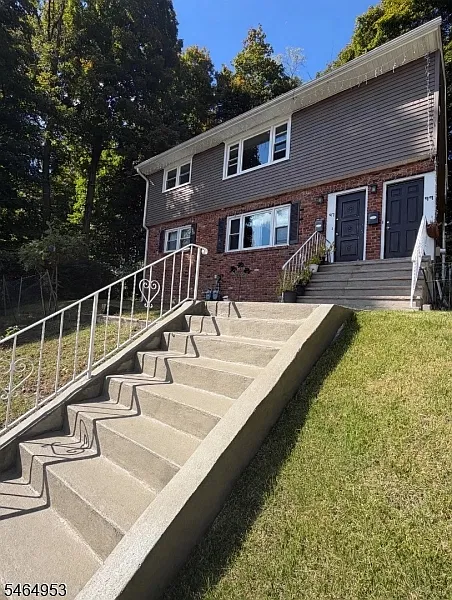 97 Mount Hope Ave #2