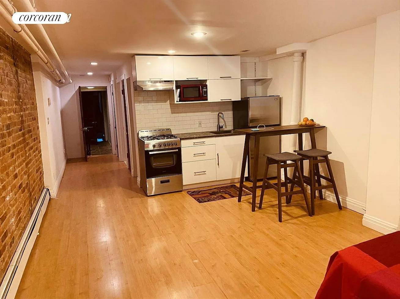 178 Saint James' Place — Photo 4