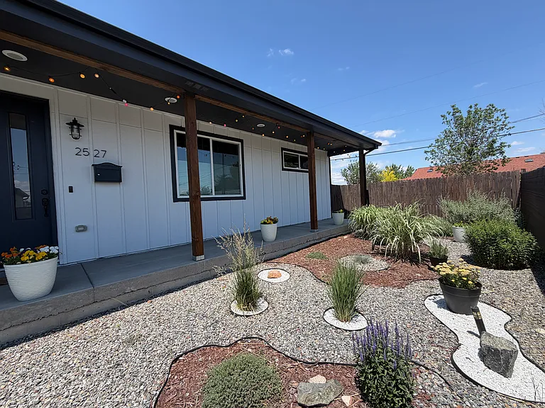 2527 W Wesley Ave — Photo 4
