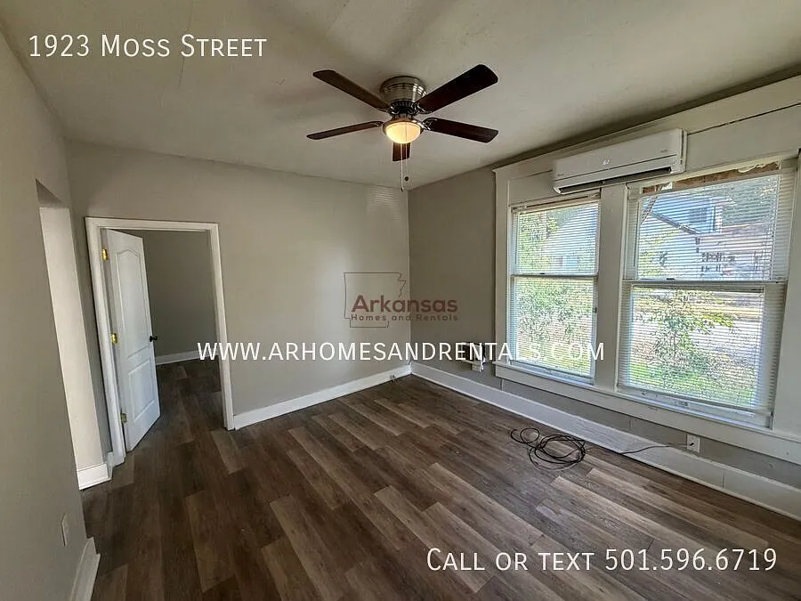 1923 Moss Street | 3 - Bedrooms | 1 - Bathroom ~ 1/2 Off Month's Rent — Photo 3