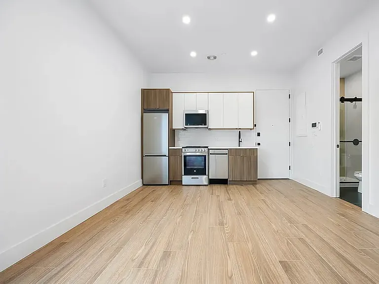 375 Hawthorne St #1BB — Photo 5