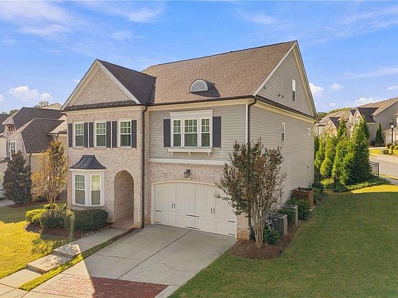 2nd image of 6585 Creekview Cir