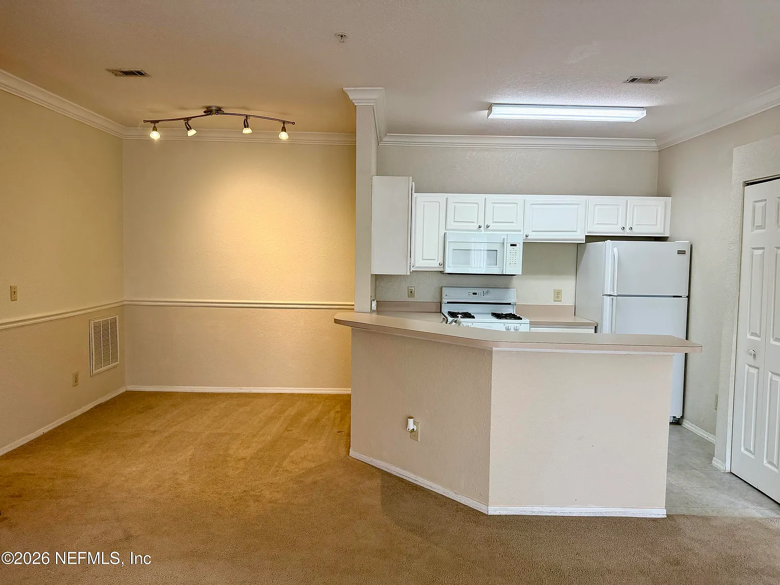 2 bed, 4.0 bath, 1212 sqft, $1,400 — Photo 4