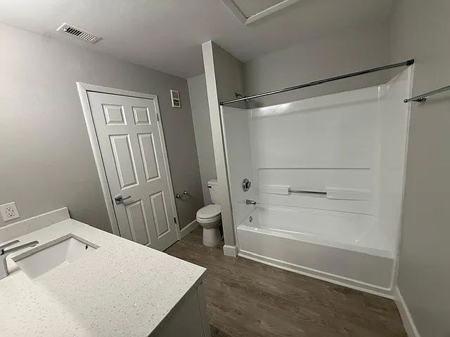 Spring Lake Apartments — Photo 177
